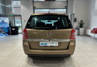Подержанный автомобиль Opel Zafira Compactvan 2012 года (5 фото)