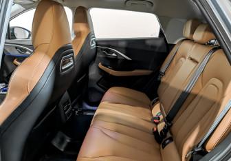 Подержанный автомобиль Omoda C5 2023 года (12 фото)