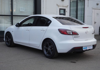 Подержанный автомобиль Mazda 3 Sedan 2010 года (7 фото)