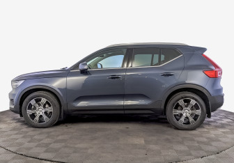 Подержанный автомобиль Volvo XC40 2021 года (8 фото)
