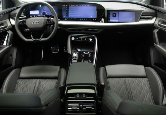 Подержанный автомобиль Audi Q5 2025 года (8 фото)