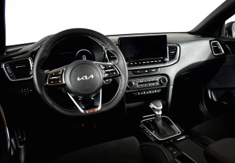 Подержанный автомобиль Kia Ceed Hatchback 2021 года (10 фото)