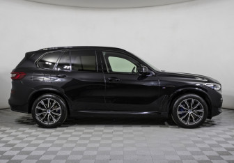 Подержанный автомобиль BMW X5 2019 года (6 фото)