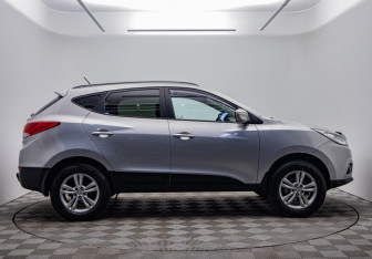 Подержанный автомобиль Hyundai ix35 2010 года (6 фото)