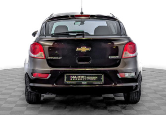 Подержанный автомобиль Chevrolet Cruze Hatchback 2015 года (6 фото)