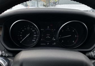 Подержанный автомобиль Land Rover Discovery 2017 года (30 фото)