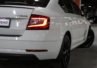 Подержанный автомобиль Skoda Octavia Liftback 2017 года (23 фото)