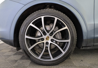 Подержанный автомобиль Porsche Cayenne 2019 года (12 фото)