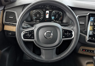 Подержанный автомобиль Volvo XC90 2021 года (21 фото)