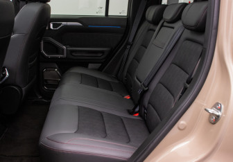 Подержанный автомобиль Jetour T2 2024 года (11 фото)