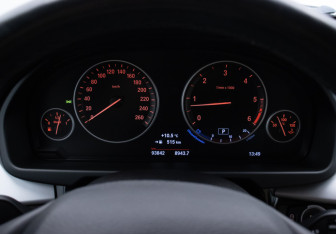 Подержанный автомобиль BMW X5 2015 года (12 фото)