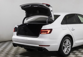Подержанный автомобиль Audi A4 Sedan 2018 года (18 фото)