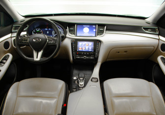 Подержанный автомобиль Infiniti QX50 2018 года (8 фото)