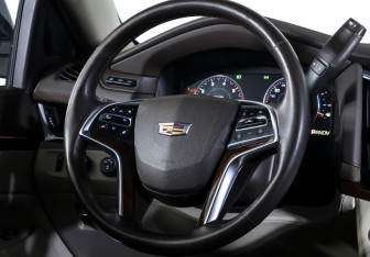 Подержанный автомобиль Cadillac Escalade Suv 2015 года (16 фото)