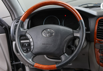 Подержанный автомобиль Toyota Land Cruiser Suv 2007 года (18 фото)