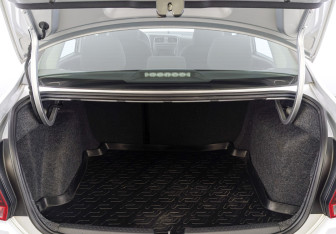 Подержанный автомобиль Volkswagen Polo Sedan 2019 года (10 фото)