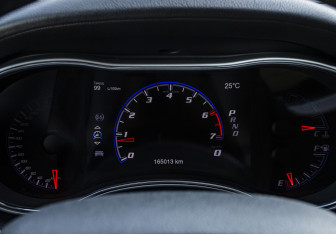 Подержанный автомобиль Jeep Grand Cherokee 2016 года (13 фото)