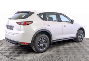 Подержанный автомобиль Mazda CX-5 2022 года (5 фото)