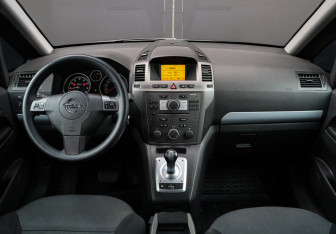 Подержанный автомобиль Opel Zafira Compactvan 2006 года (9 фото)