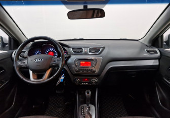 Подержанный автомобиль Kia Rio Sedan 2012 года (14 фото)