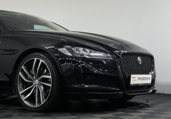 Подержанный автомобиль Jaguar XF Sedan 2018 года (18 фото)