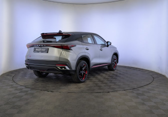 Подержанный автомобиль Omoda C5 2023 года (5 фото)