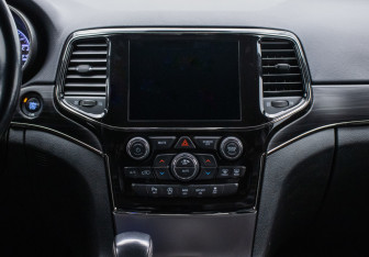 Подержанный автомобиль Jeep Grand Cherokee 2021 года (14 фото)