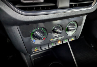 Подержанный автомобиль Skoda Rapid Liftback 2021 года (25 фото)