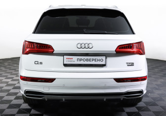 Подержанный автомобиль Audi Q5 2017 года (6 фото)