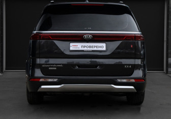 Подержанный автомобиль Kia Carnival 2020 года (6 фото)