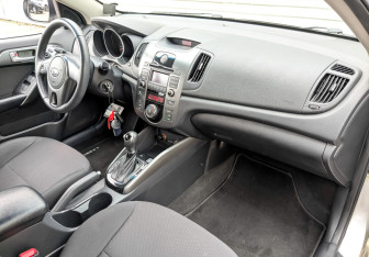 Подержанный автомобиль Kia Cerato Sedan 2012 года (11 фото)