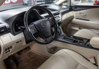 Подержанный автомобиль Lexus RX 2010 года (16 фото)