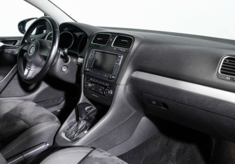 Подержанный автомобиль Volkswagen Golf Hatchback 2009 года (6 фото)