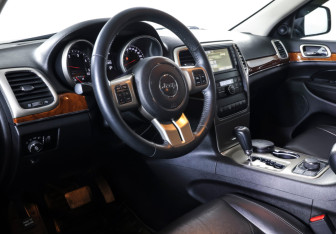 Подержанный автомобиль Jeep Grand Cherokee 2012 года (14 фото)