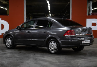 Подержанный автомобиль Opel Astra Sedan 2012 года (7 фото)