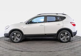 Подержанный автомобиль Nissan Qashqai 2013 года (8 фото)