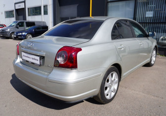 Подержанный автомобиль Toyota Avensis Liftback 2007 года (5 фото)