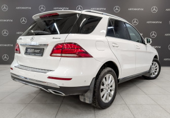 Подержанный автомобиль Mercedes-Benz GLE 2016 года (5 фото)