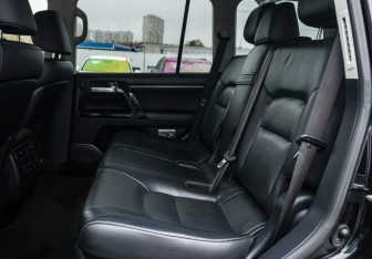 Подержанный автомобиль Toyota Land Cruiser Suv 2017 года (11 фото)