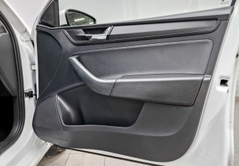 Подержанный автомобиль Skoda Rapid Liftback 2019 года (24 фото)