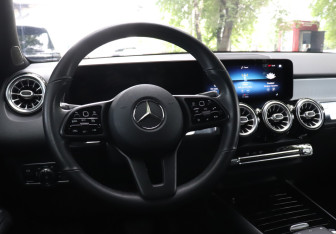 Подержанный автомобиль Mercedes-Benz GLB 2020 года (18 фото)