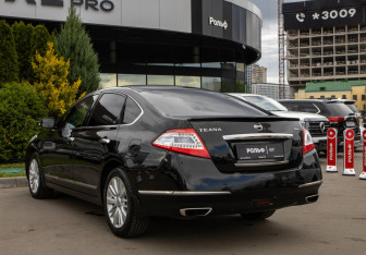 Подержанный автомобиль Nissan Teana 2012 года (5 фото)
