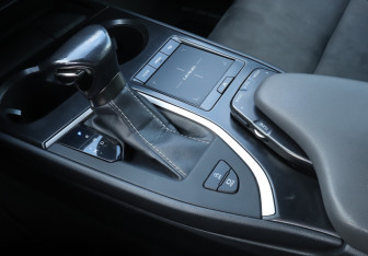 Подержанный автомобиль Lexus UX 2019 года (14 фото)