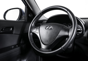 Подержанный автомобиль Hyundai i30 Hatchback 2011 года (13 фото)