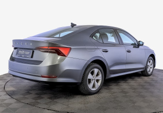 Подержанный автомобиль Skoda Octavia Liftback 2021 года (5 фото)