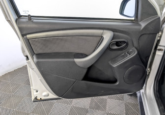 Подержанный автомобиль Renault Duster 2018 года (19 фото)