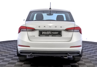 Подержанный автомобиль Skoda Rapid Liftback 2021 года (6 фото)