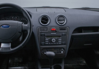 Подержанный автомобиль Ford Fusion 2008 года (14 фото)