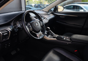 Подержанный автомобиль Lexus NX 2016 года (12 фото)