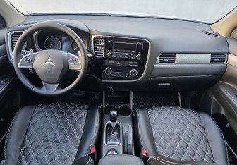 Подержанный автомобиль Mitsubishi Outlander 2013 года (11 фото)